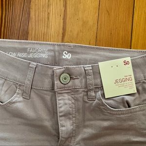 Lilac colored skinny jeans by So